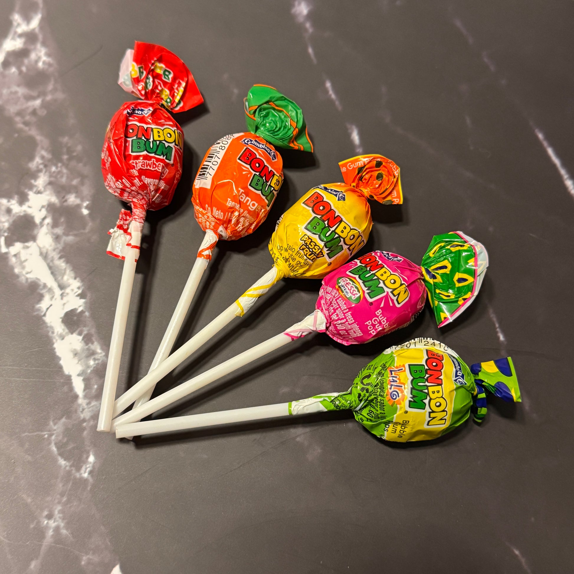Bon Bon Bum Colombina - Paleta colombiana de caramelo duro con centro de chicle sabores tropicales