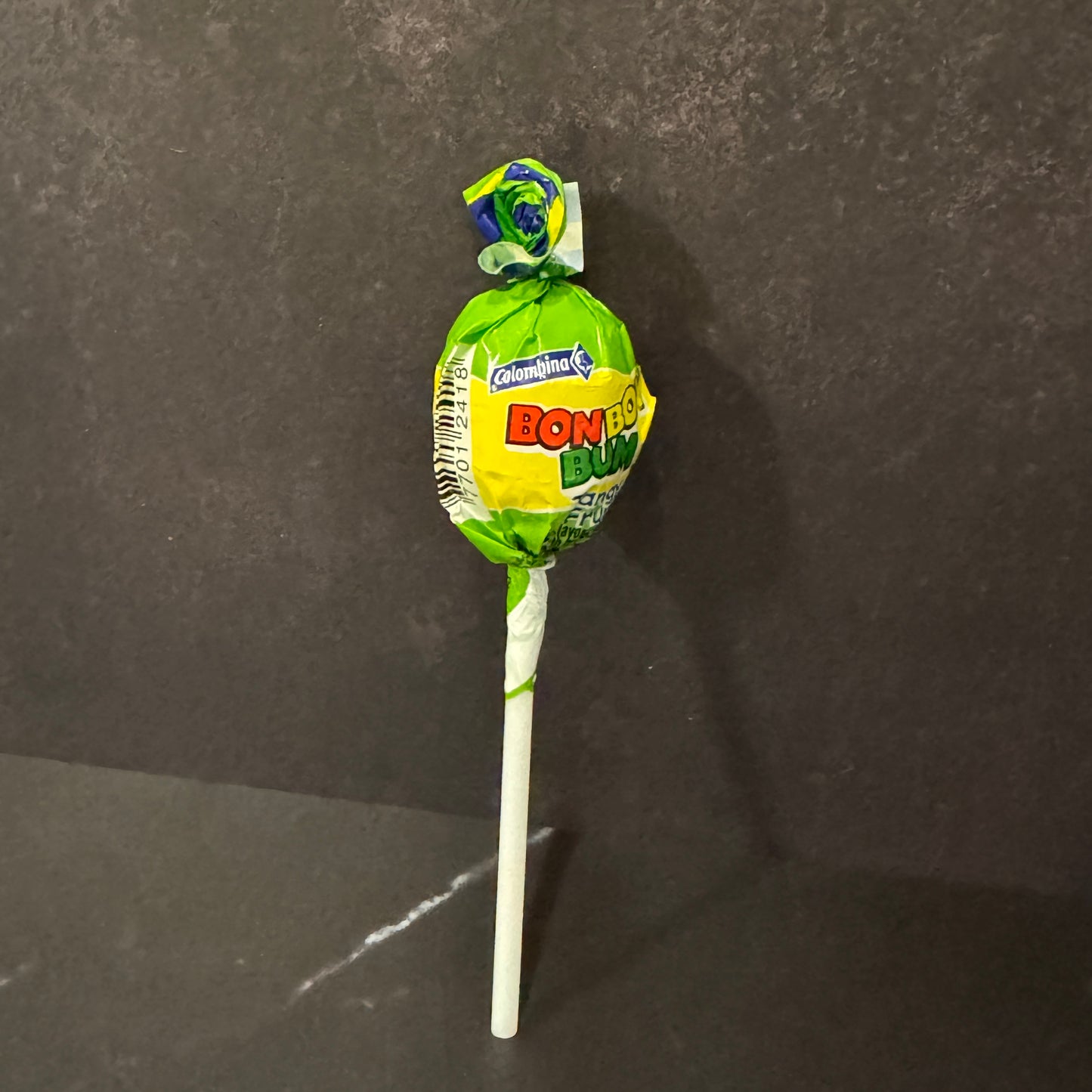 Bon Bon Bum Colombina - Paleta colombiana de caramelo duro con centro de chicle sabores tropicales