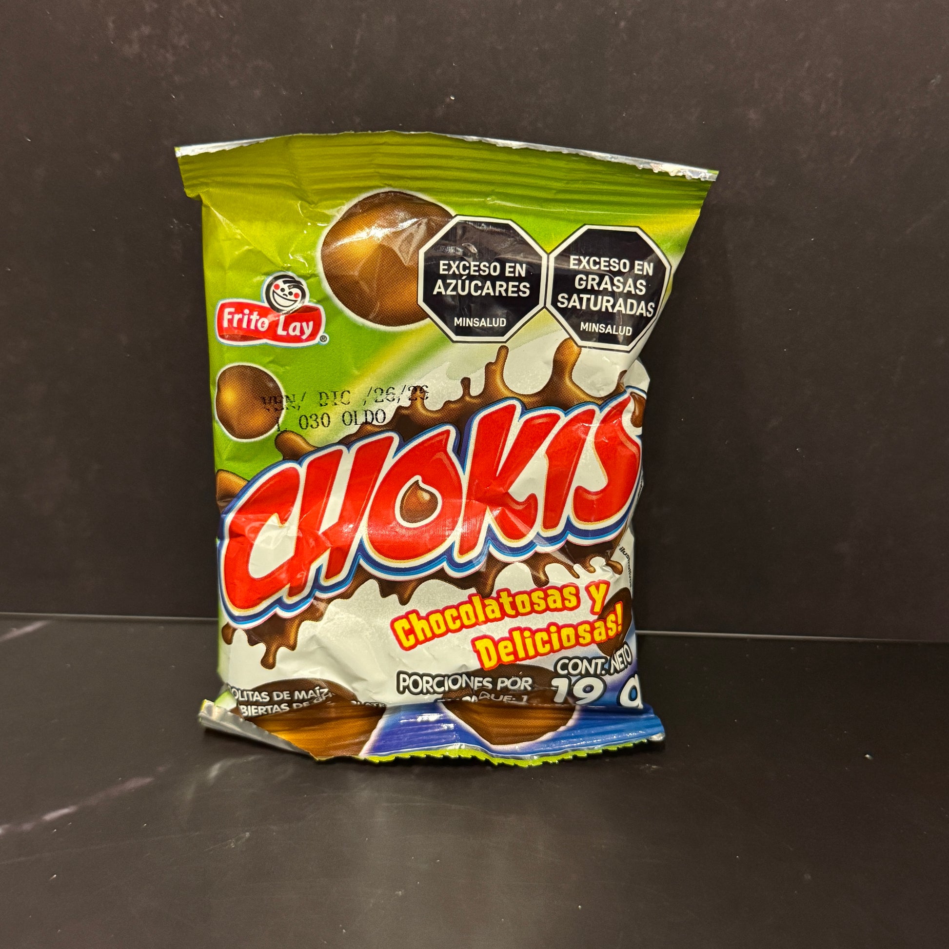 Chokis Chocolatosas bolitas de maíz cubiertas de chocolate colombianas 19g, producto importado de Colombia disponible en Melomanda