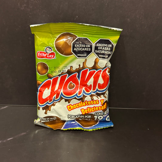 Chokis Chocolatosas bolitas de maíz cubiertas de chocolate colombianas 19g, producto importado de Colombia disponible en Melomanda