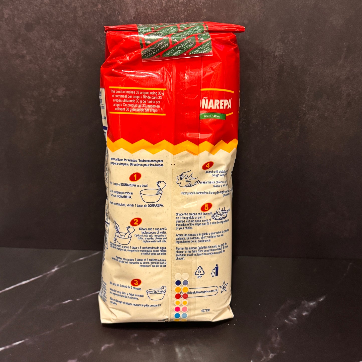 Harina Doña Arepa Blanca colombiana para arepas de maíz blanco, producto importado de Colombia disponible en Melomanda